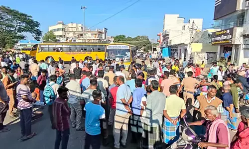 Tamil Nadu: पुलिस द्वारा पैसे वसूलने से तंग आकर युवक ने की आत्महत्या Tamil Nadu: पुलिस द्वारा पैसे वसूलने से तंग आकर युवक ने की आत्महत्या