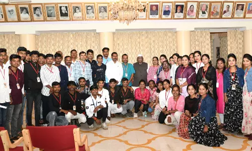 Jaipur: राज्यपाल से मास्टर दीनानाथ मंगेशकर महाविद्यालय, लातूर के विद्यार्थियों ने मुलाकात की