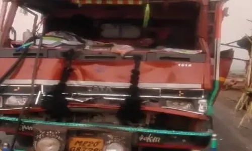 रायपुर जबलपुर हाईवे में बड़ा हादसा, ट्रक चालक की हालत नाजुक