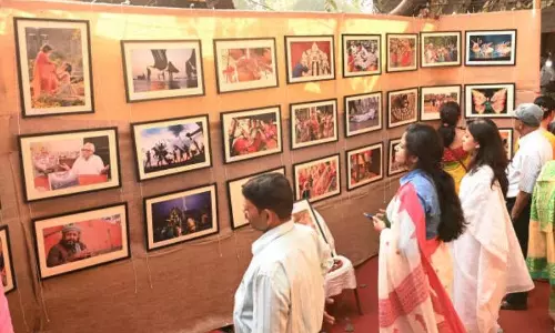 Calcutta प्रदर्शनी में फोटो पत्रकारों द्वारा कैद किए गए 50 वर्षों के ऐतिहासिक क्षण प्रदर्शित