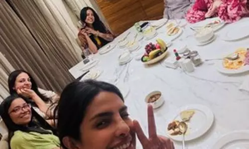 Priyanka Chopra Jonas ने भाई की शादी से पहले शादी के घर की झलक दिखाई