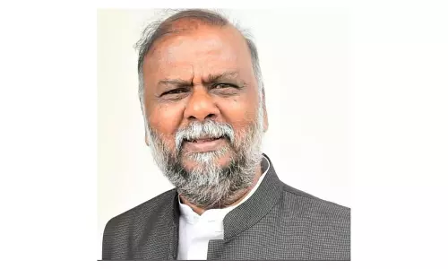 पूर्व मंत्री एच अंजनेया ने कर्नाटक में KMERC आवासों के आवंटन में अनियमितताओं का आरोप लगाया