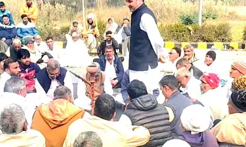 Haryana : पंचायत ने सदियों पुरानी परंपरा तोड़ी, शादियों को मंजूरी दी Haryana : पंचायत ने सदियों पुरानी परंपरा तोड़ी, शादियों को मंजूरी दी