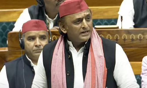 Akhilesh ने महाकुंभ भगदड़ घटना में पारदर्शिता की मांग की Akhilesh ने महाकुंभ भगदड़ घटना में पारदर्शिता की मांग की
