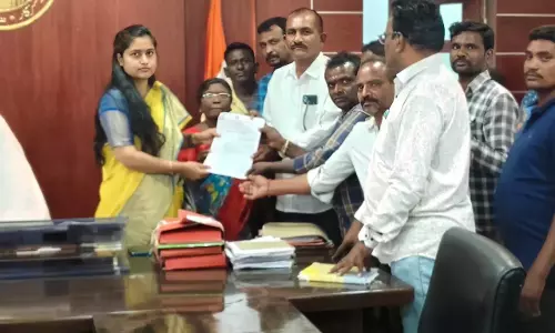 Telangana: जवान पदों के लिए 25 वर्ष का अनुभव, अनुबंध कर्मचारी संघ से आग्रह