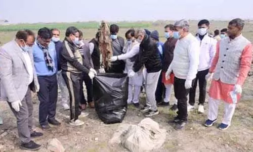 पात्रा ने AAP, कांग्रेस पर रोहिंग्या, बांग्लादेशी घुसपैठियों का समर्थन करने का आरोप पात्रा ने AAP, कांग्रेस पर रोहिंग्या, बांग्लादेशी घुसपैठियों का समर्थन करने का आरोप