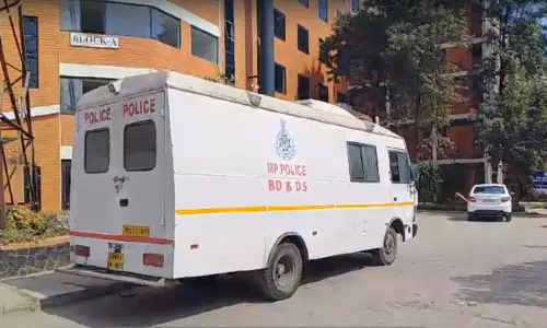 दो स्कूलों को बम से उड़ाने की धमकी, पुलिस ने तलाशी अभियान चलाया