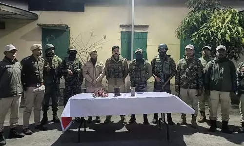 Manipur सुरक्षा बलों ने इंफाल पूर्व से तलाशी अभियान में हथियार, विस्फोटक बरामद किए Manipur सुरक्षा बलों ने इंफाल पूर्व से तलाशी अभियान में हथियार, विस्फोटक बरामद किए