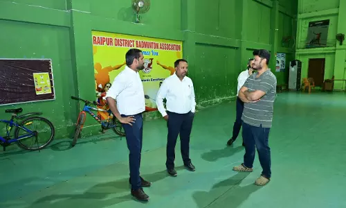 आयुक्त अबिनाष मिश्रा ने खेल सुविधाओं का किया अवलोकन