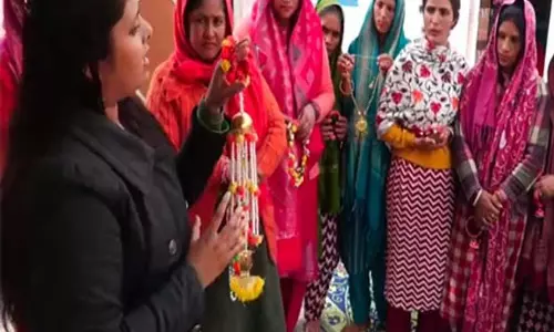 Udhampur की महिलाओं के लिए आभूषण निर्माण कार्यक्रम शुरू किया Udhampur की महिलाओं के लिए आभूषण निर्माण कार्यक्रम शुरू किया