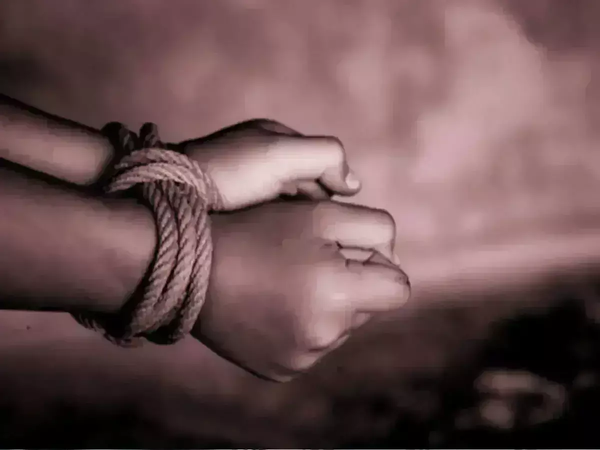 Nawabganj: व्यापारी को बंधक बनाकर पीटा, मुकदमा दर्ज Nawabganj: व्यापारी को बंधक बनाकर पीटा, मुकदमा दर्ज