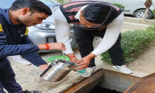 Greater Noida: दूषित पानी पीने से तीन सोसाइटियों में 100 से अधिक लोग हुए बीमार Greater Noida: दूषित पानी पीने से तीन सोसाइटियों में 100 से अधिक लोग हुए बीमार