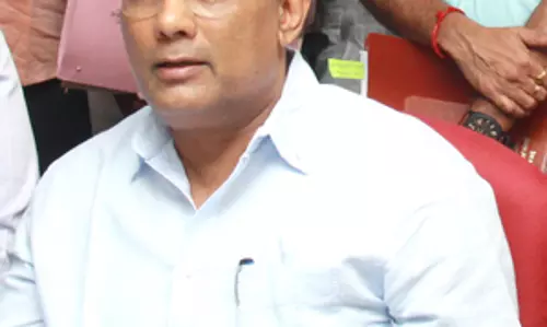 स्वास्थ्य मंत्री ने Bengaluru में प्रदूषण को रोकने के लिए इलेक्ट्रिक वाहनों के इस्तेमाल का आग्रह किया