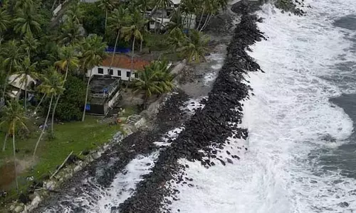 Kerala में केंद्र सरकार द्वारा राज्य के समुद्री तट पर खनन करने के निर्णय के खिलाफ विरोध प्रदर्शन