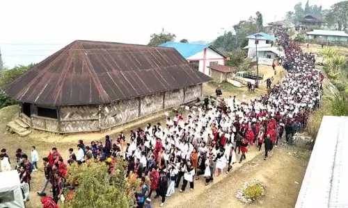 केयू ने सीमा पर बाड़ लगाने और एफएमआर को खत्म करने के खिलाफ विरोध प्रदर्शन केयू ने सीमा पर बाड़ लगाने और एफएमआर को खत्म करने के खिलाफ विरोध प्रदर्शन
