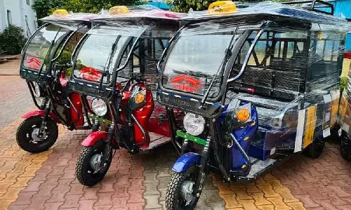 Assam : ई-रिक्शा चालकों ने शहर के 56 स्थानों पर आवाजाही पर प्रतिबंध Assam : ई-रिक्शा चालकों ने शहर के 56 स्थानों पर आवाजाही पर प्रतिबंध