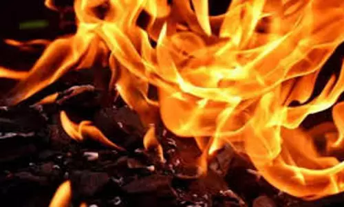 Fatehpur: स्कूल के रसोईघर में लगी भीषण आग,  दमकल ने पाया काबू