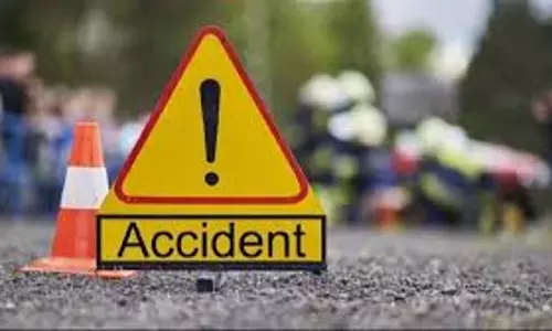 Giridih: बोलेरो ने पूजा पंडाल में मारी टक्कर, 4 लोग जख्मी 2 गंभीर Giridih: बोलेरो ने पूजा पंडाल में मारी टक्कर, 4 लोग जख्मी 2 गंभीर
