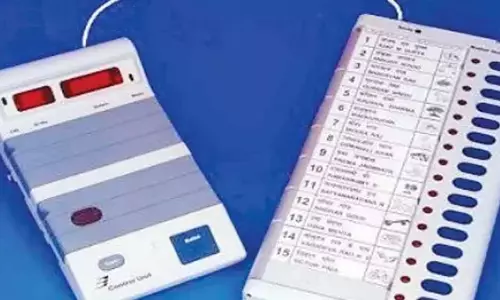 N. Andhra शिक्षक एमएलसी चुनाव के लिए तीन ने पर्चा दाखिल किया N. Andhra शिक्षक एमएलसी चुनाव के लिए तीन ने पर्चा दाखिल किया