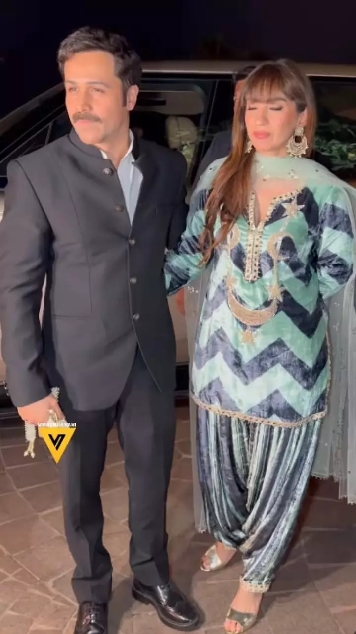 इमरान हाशमी ने अपने परिवार के साथ ग्रैंड वेडिंग में स्टाइलिश अंदाज में एंट्री की