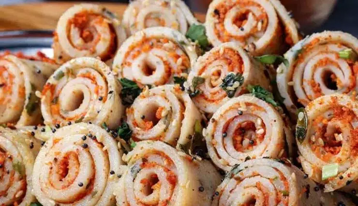 Semolina Roll:  नाश्ते का मजा दोगुना करना चाहते हैं तो इस स्वादिष्ट और हेल्दी डिश से जुड़ें