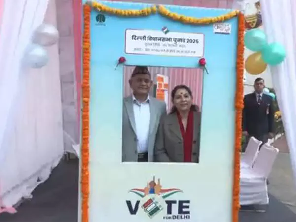 Delhi Election: भारतीय सेना प्रमुख जनरल उपेंद्र द्विवेदी ने वोट डाला