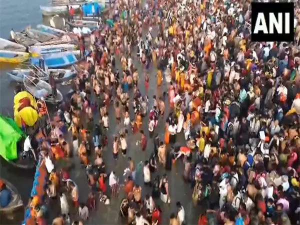 MahaKumbh: आज 3.7 मिलियन से अधिक श्रद्धालुओं ने पवित्र त्रिवेणी संगम में डुबकी लगाई