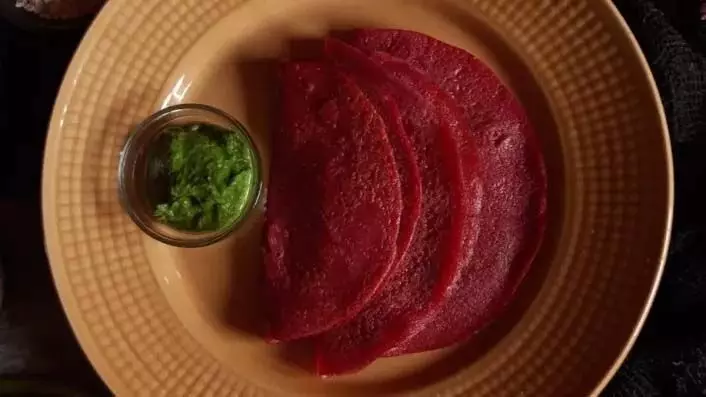 Beetroot Paneer Chilla: स्वाद और सेहत से भरपूर है चुकंदर पनीर चीला