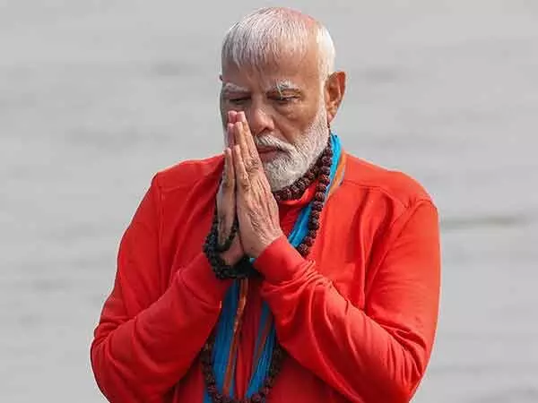 Prayagraj: संगम पर स्नान के बाद पीएम मोदी ने कहा, दिव्य जुड़ाव का क्षण