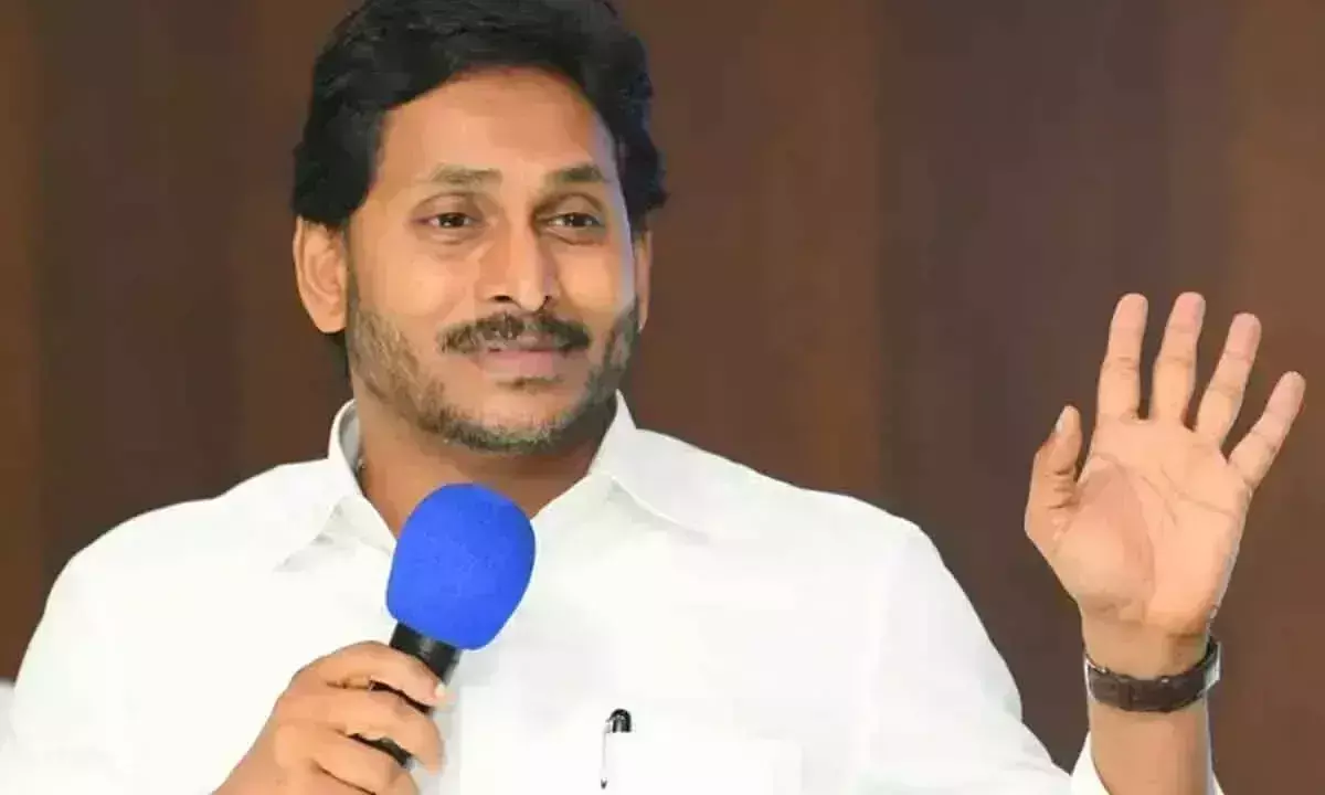 वाईएस जगन ने विजयवाड़ा YSRCP नेताओं से मुलाकात की