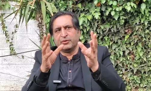 पीपुल्स कॉन्फ्रेंस के अध्यक्ष ने प्रदर्शनकारी ठेकेदारों से मुलाकात की पीपुल्स कॉन्फ्रेंस के अध्यक्ष ने प्रदर्शनकारी ठेकेदारों से मुलाकात की