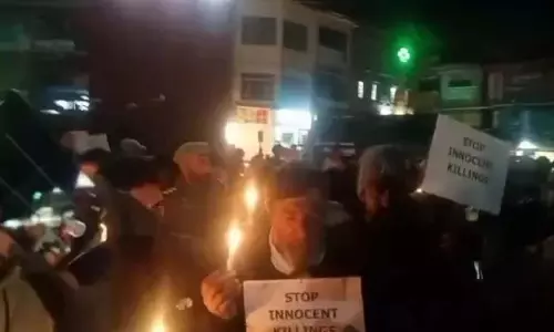 कुलगाम में पूर्व सैनिक की हत्या के विरोध में शोपियां और पुलवामा में कैंडल मार्च निकाला गया कुलगाम में पूर्व सैनिक की हत्या के विरोध में शोपियां और पुलवामा में कैंडल मार्च निकाला गया