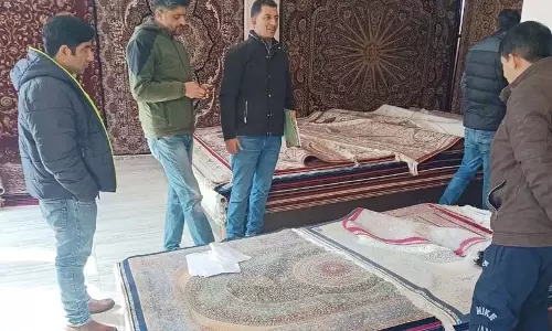 सरकार ने मशीन से बने बिना लेबल वाले कालीनों की बिक्री के खिलाफ अभियान तेज किया