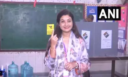 अलका लांबा, कौसर जहां और वीरेंद्र सचदेवा-संदीप दीक्षित ने वोट डाले अलका लांबा, कौसर जहां और वीरेंद्र सचदेवा-संदीप दीक्षित ने वोट डाले