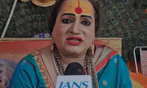 किन्नर अखाड़ा प्रमुख लक्ष्मी नारायण त्रिपाठी ने की महाकुंभ में अदाणी ग्रुप की सेवाओं की सराहना किन्नर अखाड़ा प्रमुख लक्ष्मी नारायण त्रिपाठी ने की महाकुंभ में अदाणी ग्रुप की सेवाओं की सराहना