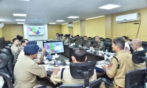किश्तवाड़ बैंक डकैती: पुलिस ने लुटेरों को पकड़ने के लिए विशेष टीम गठित की किश्तवाड़ बैंक डकैती: पुलिस ने लुटेरों को पकड़ने के लिए विशेष टीम गठित की