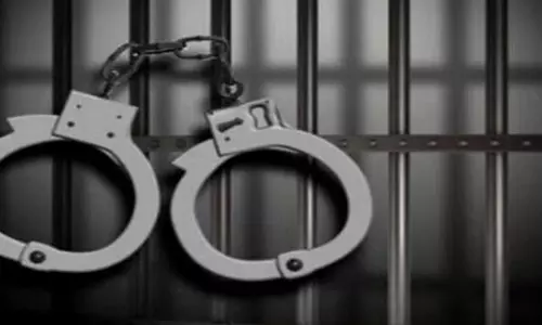 Odisha: ओडिशा में विवाह स्थल पर चोरी के आरोप में मध्य प्रदेश का युवक गिरफ्तार Odisha: ओडिशा में विवाह स्थल पर चोरी के आरोप में मध्य प्रदेश का युवक गिरफ्तार