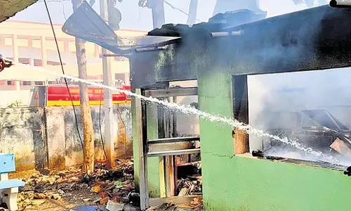 Odisha: ओडिशा के पुजारीगुडा सीएचसी में भीषण आग Odisha: ओडिशा के पुजारीगुडा सीएचसी में भीषण आग