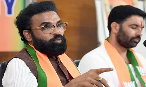 Karnataka: कुडलिगी पर बीजेपी नेता श्रीरामुलु की नजर Karnataka: कुडलिगी पर बीजेपी नेता श्रीरामुलु की नजर