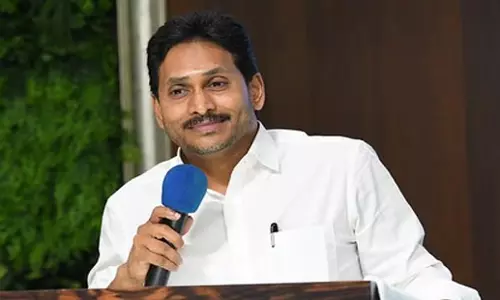 Andhra: वाईएसआरसीपी अध्यक्ष जगन पार्टी बैठक में
