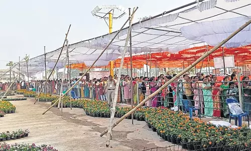 Andhra: रथ सप्तमी पर सूर्यनारायण स्वामी मंदिर में 60,000 श्रद्धालु आते