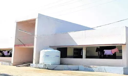 Telangana: एनएलजी में 30 सीटों के लिए बनी इमारत में 180 नर्सिंग छात्र ठूंस दिए गए
