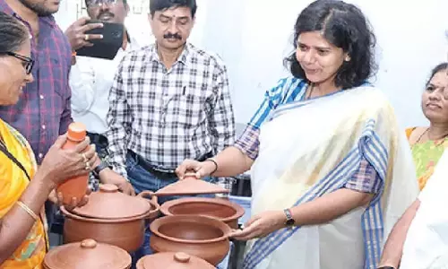 Telangana: कलेक्टर ने महिला स्वयं सहायता समूहों को राष्ट्रीय उद्यमी बनने के लिए प्रोत्साहित किया