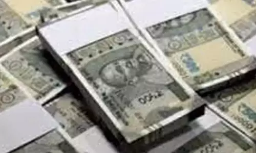 Telangana: अज्ञात चोर ने मोपेड से 4 लाख रुपए चुराए