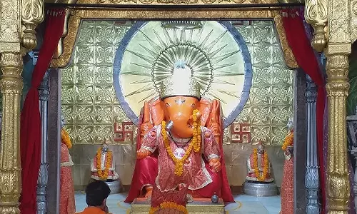 Jaipur के इस चमत्कारी मंदिर में हर धर्म के लोग झुकाते है शीश