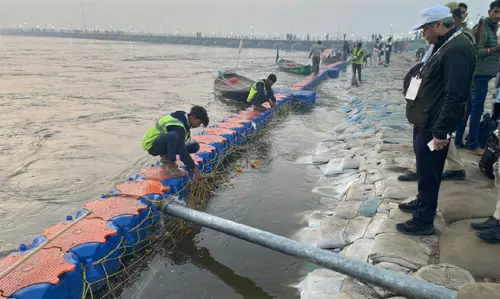 Prayagraj: नगर विकास अधिकारियों ने कुंभ क्षेत्र की स्वच्छता का निरीक्षण किया Prayagraj: नगर विकास अधिकारियों ने कुंभ क्षेत्र की स्वच्छता का निरीक्षण किया