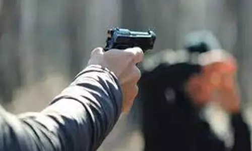 Pilibhit: युवती संदिग्ध हालात में गोली लगने से घायल हुई Pilibhit: युवती संदिग्ध हालात में गोली लगने से घायल हुई