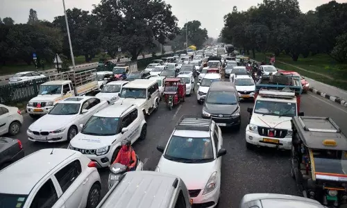 Chandigarh: पाइप बिछाने के काम से ट्रिब्यून चौक पर यातायात बाधित
