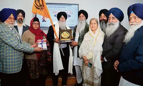 SGPC प्रमुख ने माउंट एवरेस्ट पर चढ़ने वाले फतेहगढ़ साहिब निवासी को सम्मानित किया SGPC प्रमुख ने माउंट एवरेस्ट पर चढ़ने वाले फतेहगढ़ साहिब निवासी को सम्मानित किया