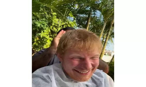 Ed Sheeran ने भारतीय दौरे का लुत्फ़ उठाया, सिर की मालिश का मज़ेदार वीडियो शेयर किया Ed Sheeran ने भारतीय दौरे का लुत्फ़ उठाया, सिर की मालिश का मज़ेदार वीडियो शेयर किया